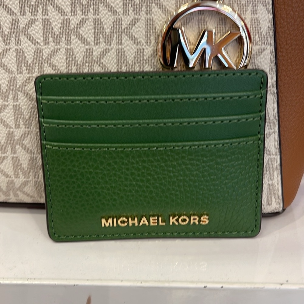 MICHAEL KORS
Large Pebbled Leather Card Holder Case
Fern Green 
NWT - Picture 13 of 16